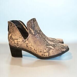 Blondo Eliza WATERPROOF Womens Sz 8M Faux Snakeskin Cut Out Ankle Boots Booties